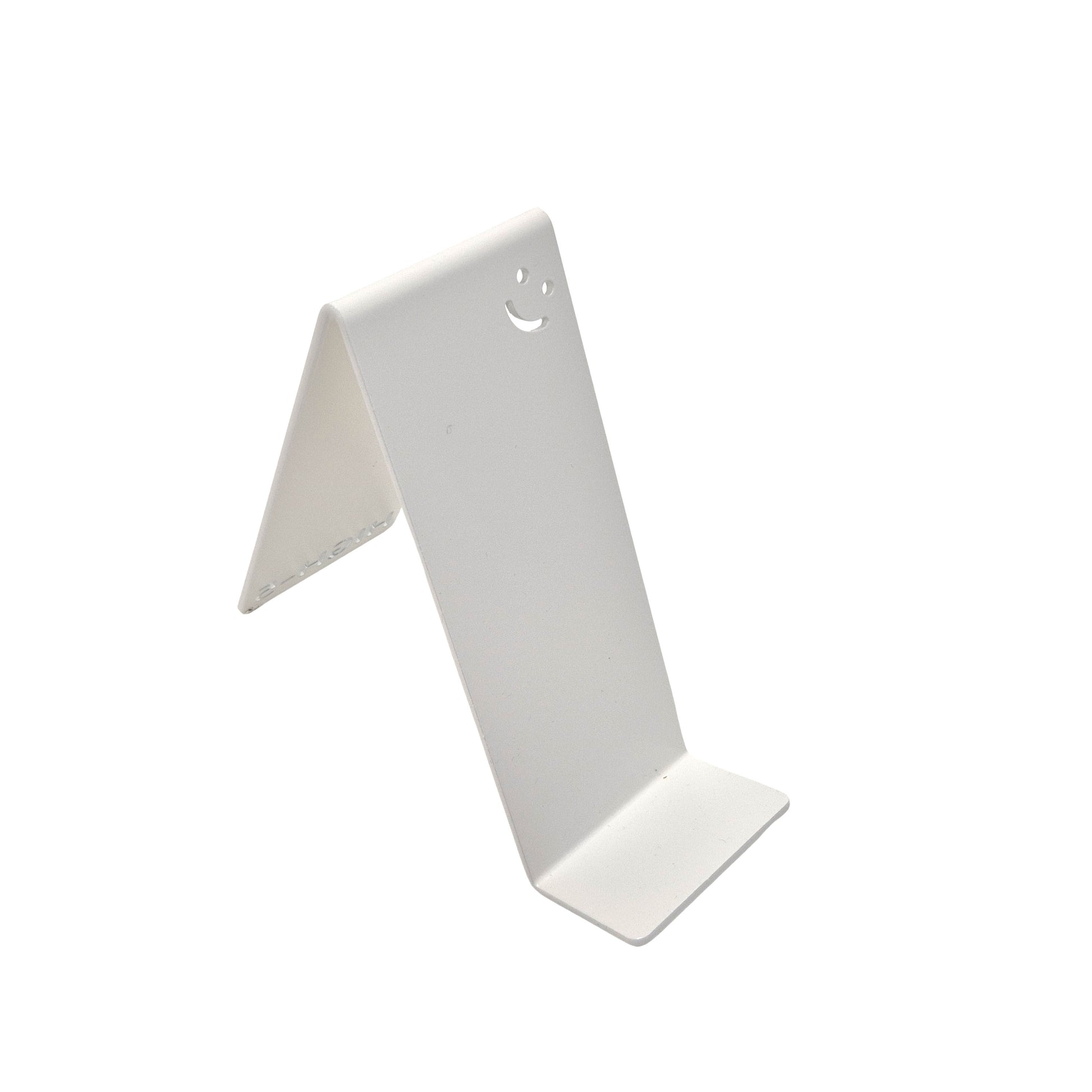 weiß Metall-Handyhalter von Highfive Engineering auf einem Schreibtisch, für ein Smartphone in aufrechter Position